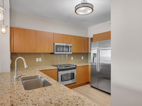 806 E Windward Way E 201, Lantana FL 33462