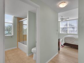 806 E Windward Way E 201, Lantana FL 33462