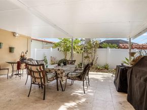 1032 NE 4th Ct, Hallandale Beach FL 33009