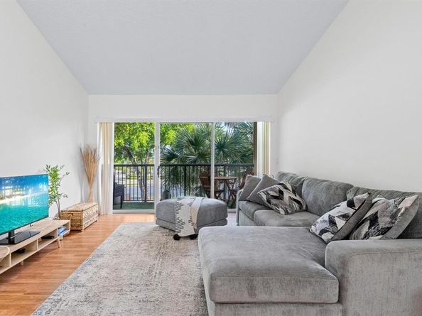 8851 S Wiles Road 305, Coral Springs FL 33067