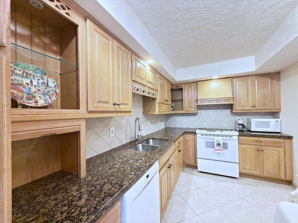 3546 S Ocean Boulevard 927, South Palm Beach FL 33480