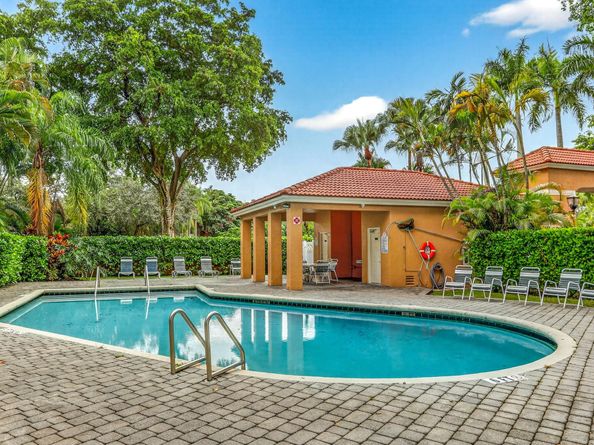 11461 Lakeview Dr 8, Coral Springs FL 33071