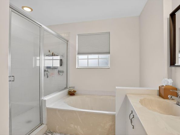 11461 Lakeview Dr 8, Coral Springs FL 33071