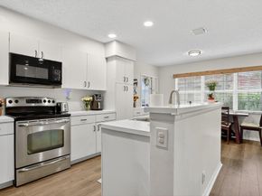 11461 Lakeview Dr 8, Coral Springs FL 33071