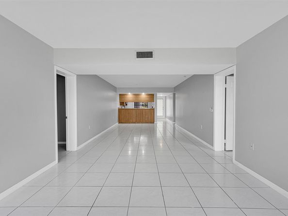 1713 Whitehall Dr 103, Davie FL 33324