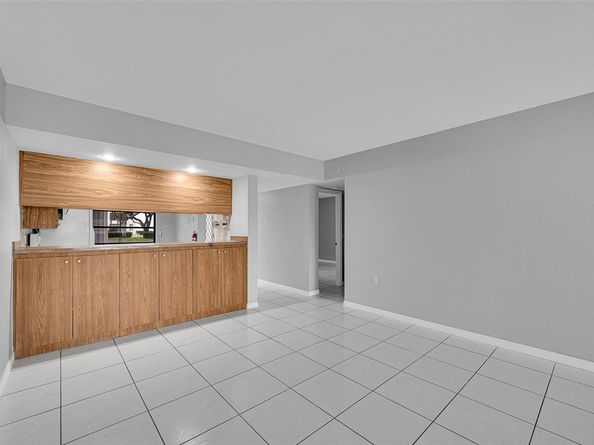 1713 Whitehall Dr 103, Davie FL 33324