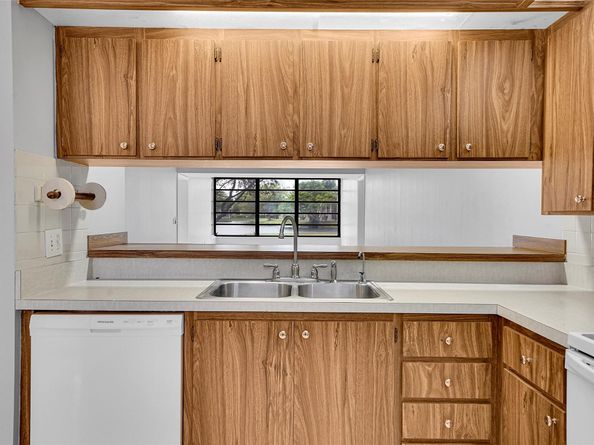 1713 Whitehall Dr 103, Davie FL 33324