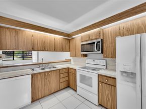 1713 Whitehall Dr 103, Davie FL 33324