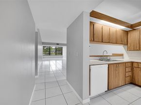 1713 Whitehall Dr 103, Davie FL 33324