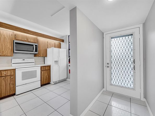 1713 Whitehall Dr 103, Davie FL 33324