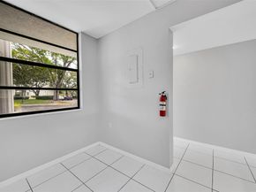 1713 Whitehall Dr 103, Davie FL 33324