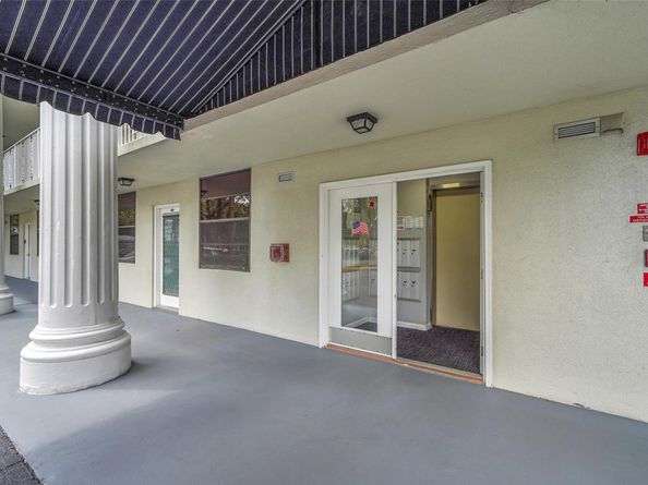 1713 Whitehall Dr 103, Davie FL 33324