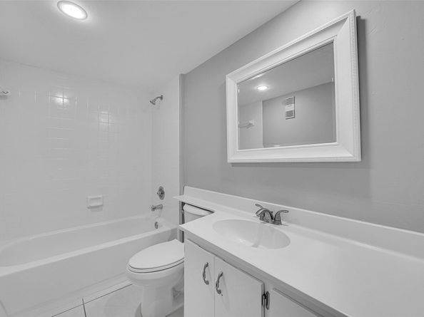 1713 Whitehall Dr 103, Davie FL 33324