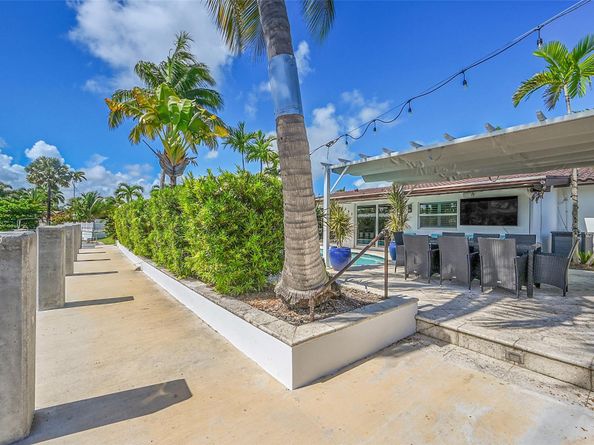 1080 SE 9th Ave, Pompano Beach FL 33060