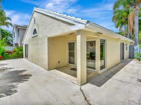 28 Admirals Court, Palm Beach Gardens FL 33418