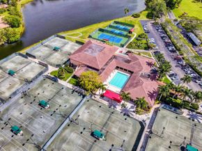28 Admirals Court, Palm Beach Gardens FL 33418