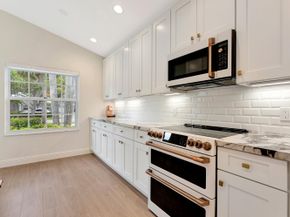 28 Admirals Court, Palm Beach Gardens FL 33418