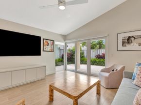 28 Admirals Court, Palm Beach Gardens FL 33418