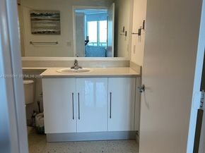 325 S Biscayne Boulevard 4119, Miami FL 33131