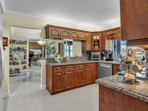6431 Olde Moat Way, Davie FL 33331