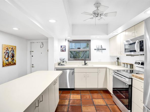 1212 SE 2nd Ct 201, Fort Lauderdale FL 33301