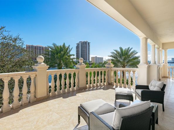 2 Pelican Dr, Fort Lauderdale FL 33301