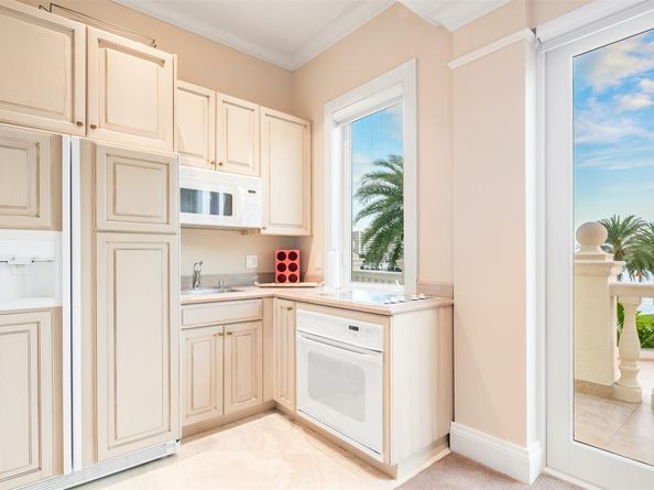 2 Pelican Dr, Fort Lauderdale FL 33301