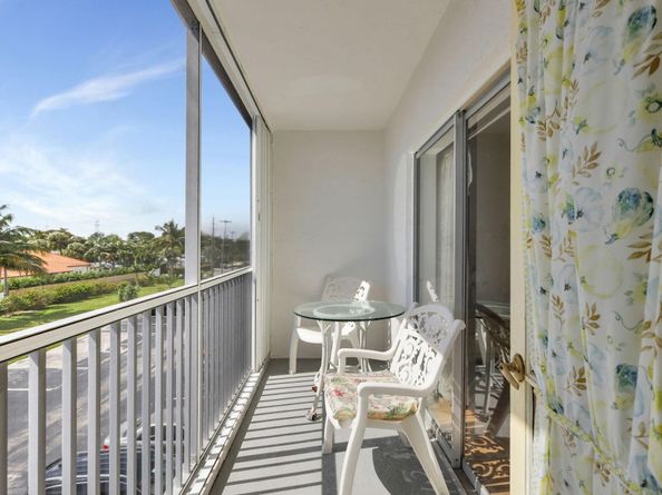 1516 S Lakeside Drive 317, Lake Worth Beach FL 33460