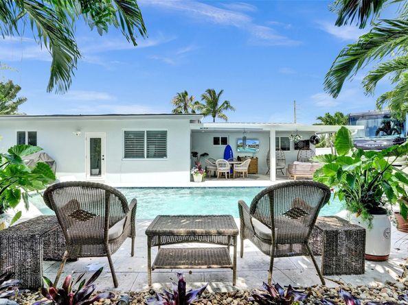 106 SE 10th Ct, Deerfield Beach FL 33441