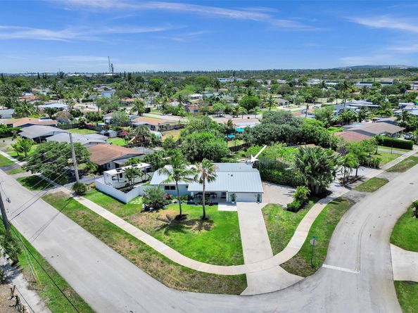 106 SE 10th Ct, Deerfield Beach FL 33441