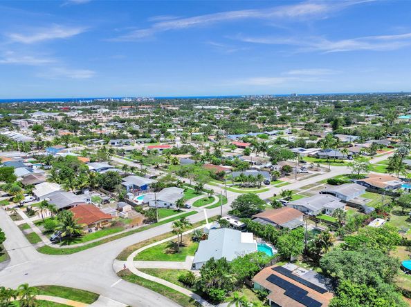 106 SE 10th Ct, Deerfield Beach FL 33441