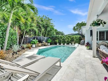 106 SE 10th Ct