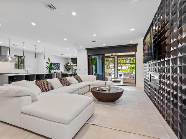 1523 SE 12th St, Fort Lauderdale FL 33316