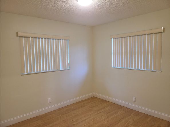 25 NW 11th St, Fort Lauderdale FL 33311