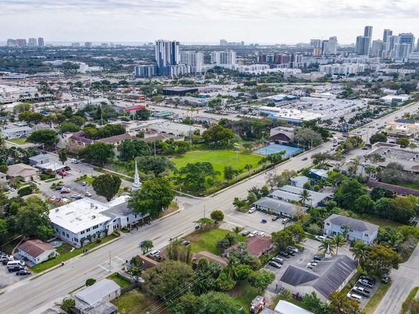 25 NW 11th St, Fort Lauderdale FL 33311