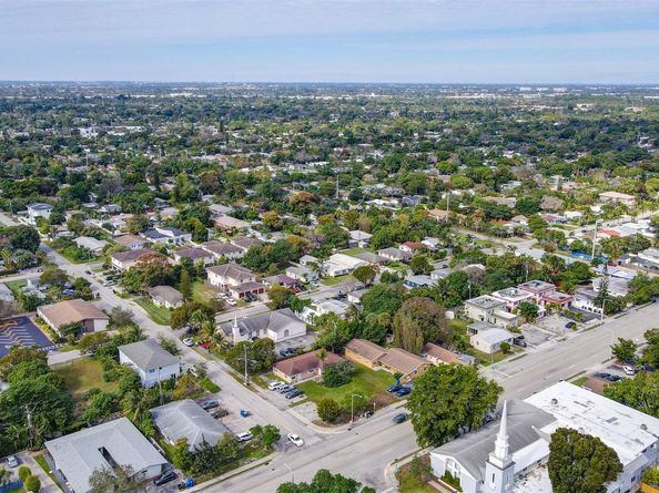 25 NW 11th St, Fort Lauderdale FL 33311