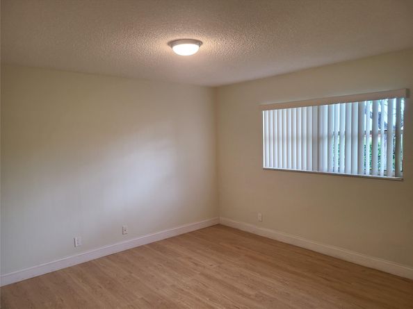 25 NW 11th St, Fort Lauderdale FL 33311