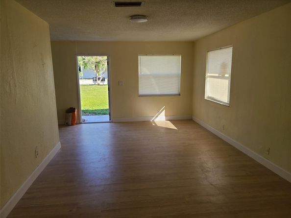 25 NW 11th St, Fort Lauderdale FL 33311