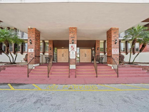 3001 NW 46th Ave 404, Lauderdale Lakes FL 33313