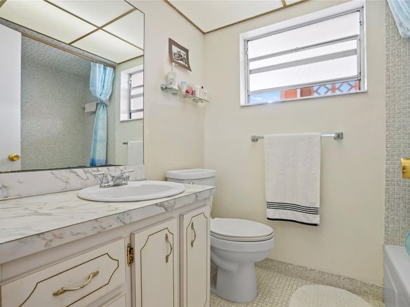 3001 NW 46th Ave 404, Lauderdale Lakes FL 33313