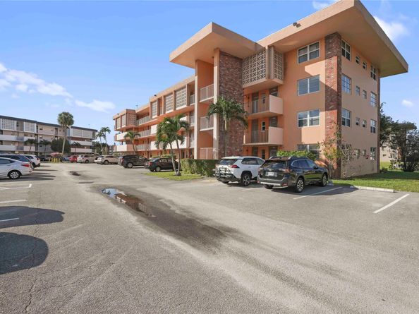 3001 NW 46th Ave 404, Lauderdale Lakes FL 33313