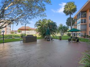 3001 NW 46th Ave 404, Lauderdale Lakes FL 33313