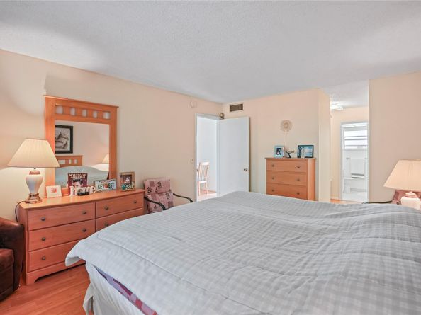 3001 NW 46th Ave 404, Lauderdale Lakes FL 33313