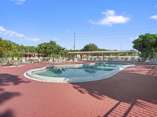3001 NW 46th Ave 404, Lauderdale Lakes FL 33313