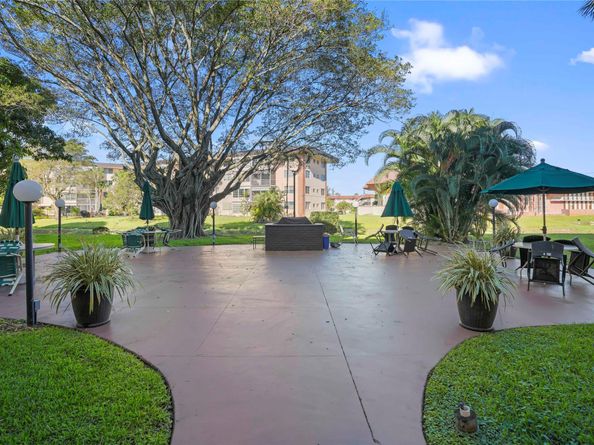 3001 NW 46th Ave 404, Lauderdale Lakes FL 33313