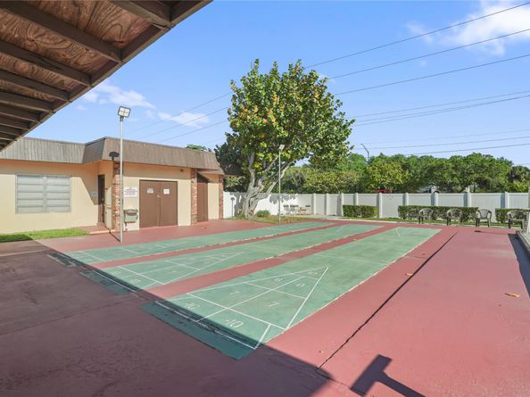 3001 NW 46th Ave 404, Lauderdale Lakes FL 33313