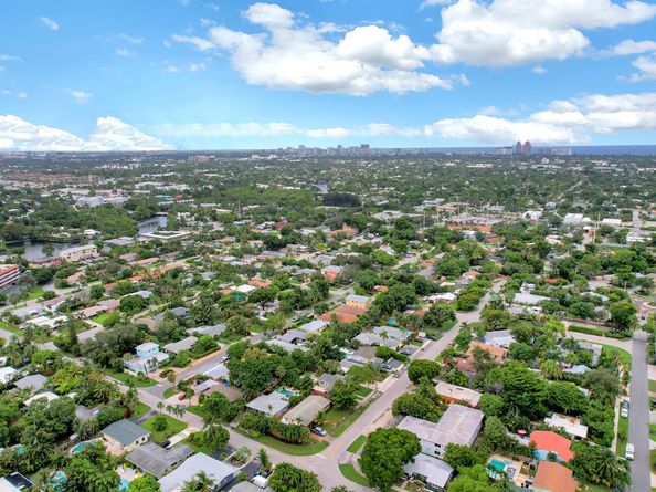 820 NE 17th Street, Fort Lauderdale FL 33305