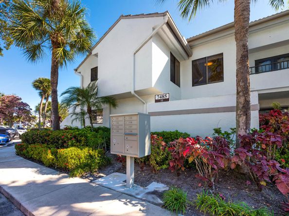 7485 Glendevon Lane 1105, Delray Beach FL 33446