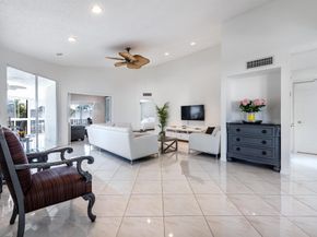 7485 Glendevon Lane 1105, Delray Beach FL 33446
