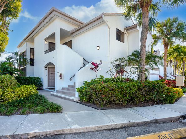 7485 Glendevon Lane 1105, Delray Beach FL 33446